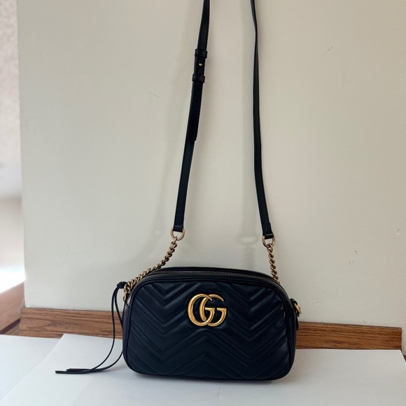 Gucci GG Marmont Small Shoulder Bag - Picture 2 of 9